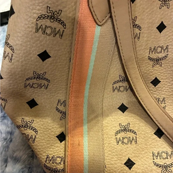 MCM Tan and Pink Tote Bag with Gold Accents Q4382 Munchen - Picture 6 of 11